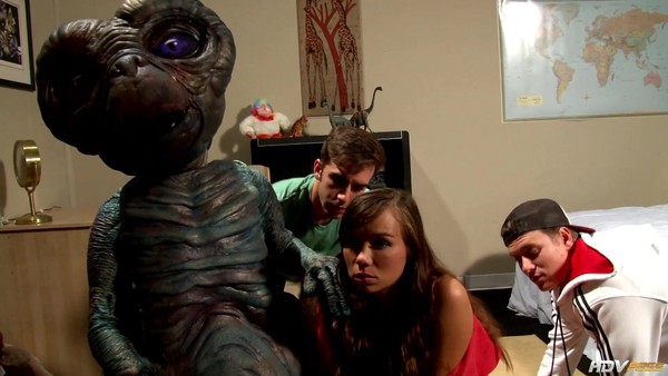 Инопланетянин (Порно Пародия): Студенты трахаются в аудитории